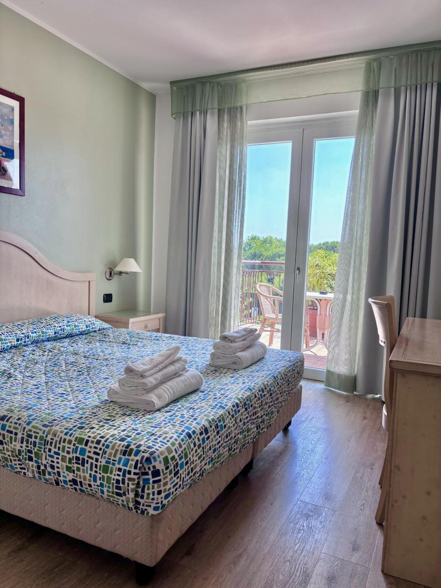 Hotel Bella Italia Peschiera del Garda Esterno foto