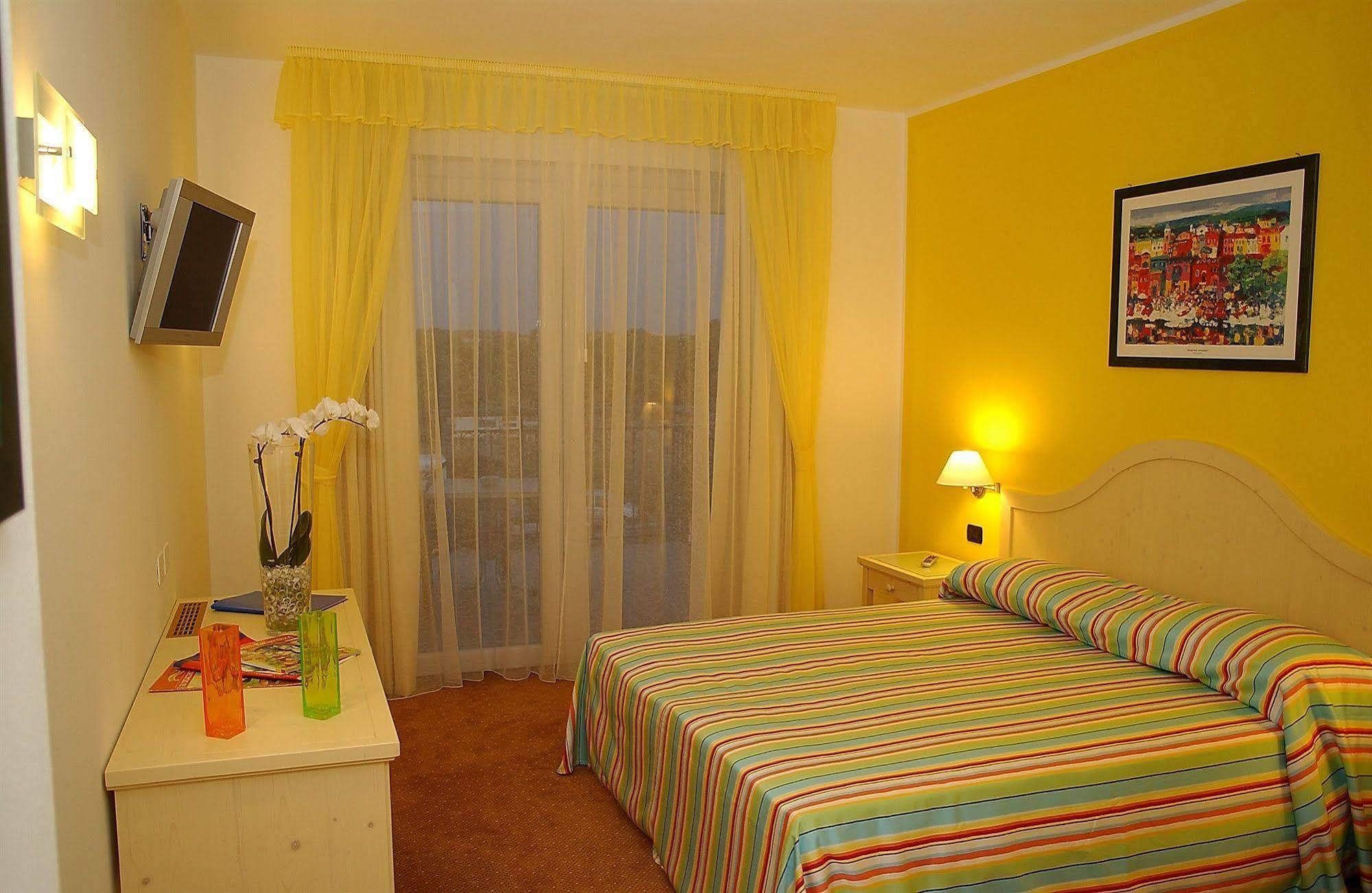 Hotel Bella Italia Peschiera del Garda Esterno foto
