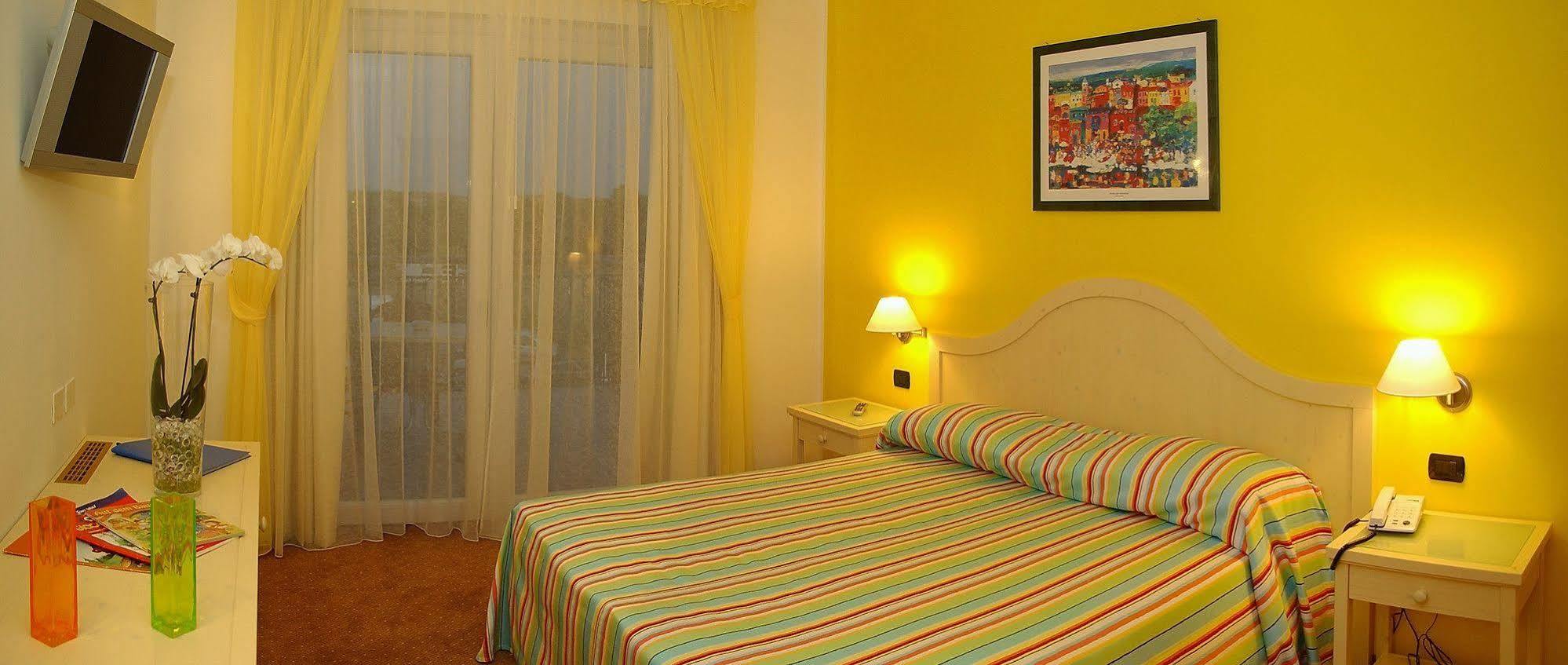 Hotel Bella Italia Peschiera del Garda Esterno foto